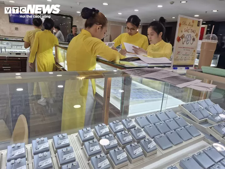 SJC是100%国有资本企业,目前由胡志明市人民委员会作为所有者。