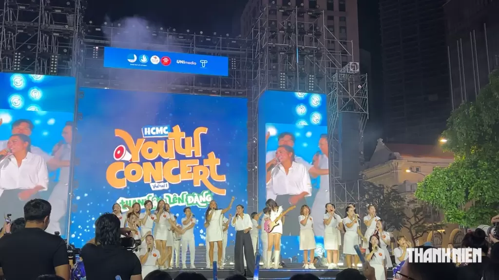 胡志明市举行青年音乐会纪念青联会成立70周年 · 报道配图