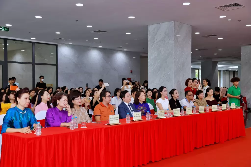 越南电视台举办“十月绽放”活动纪念妇女节 · 报道配图