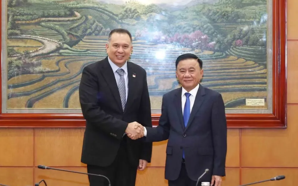 越共常务书记会见新加坡公共服务署代表团,商谈干部培训合作 · 报道配图