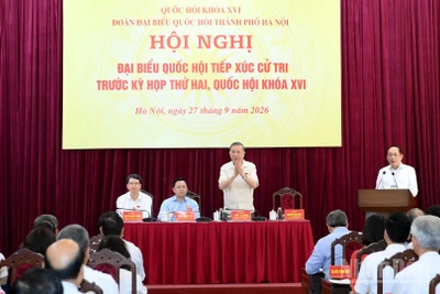 总书记、国家主席苏林与河内市第一选举单位各坊选民接触,第十六届国会第二次会议前。