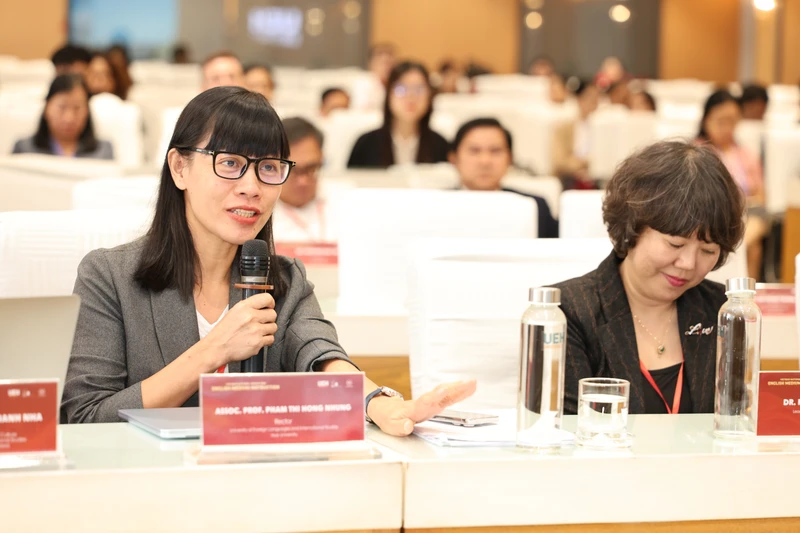 越南教育部官员称扩大英语授课需同步准备师资与教材 · 报道配图