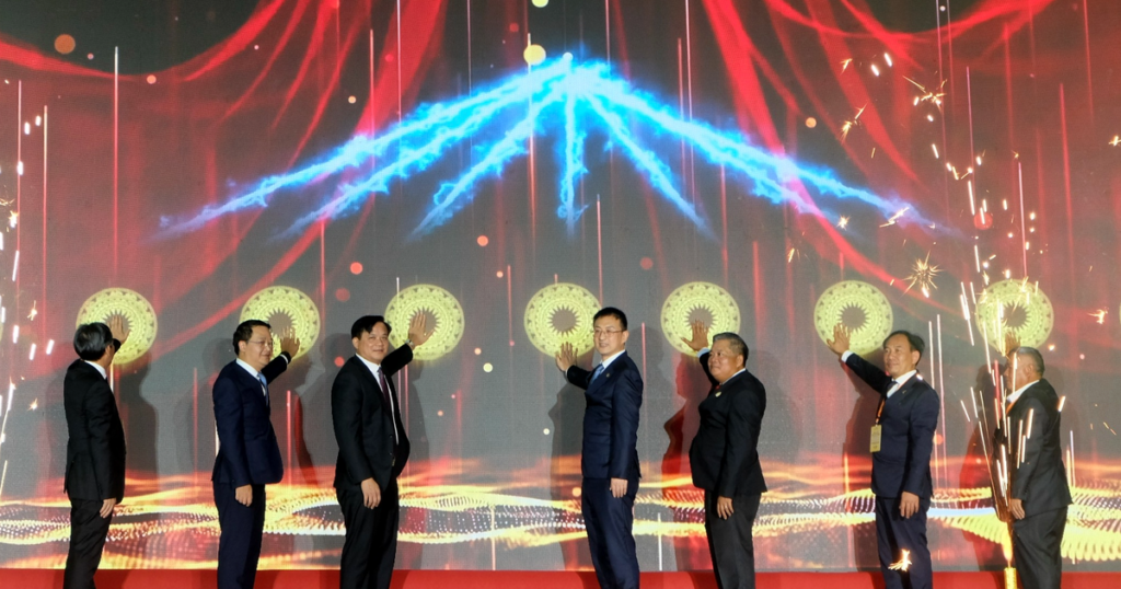 奠边2026国际商贸博览会开幕,120余家企业设230个展位