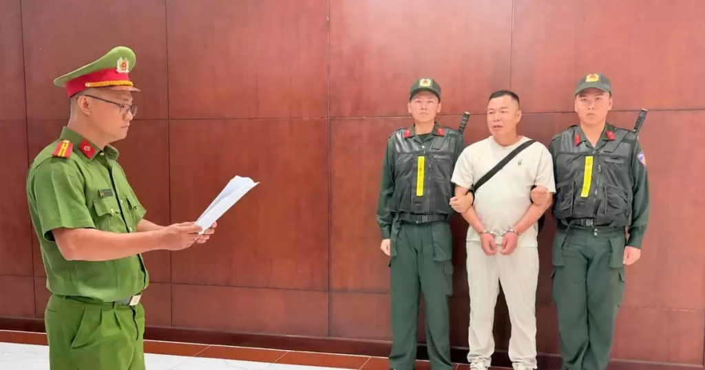 胡志明市警方以侵犯工业产权罪逮捕并起诉孙鹏