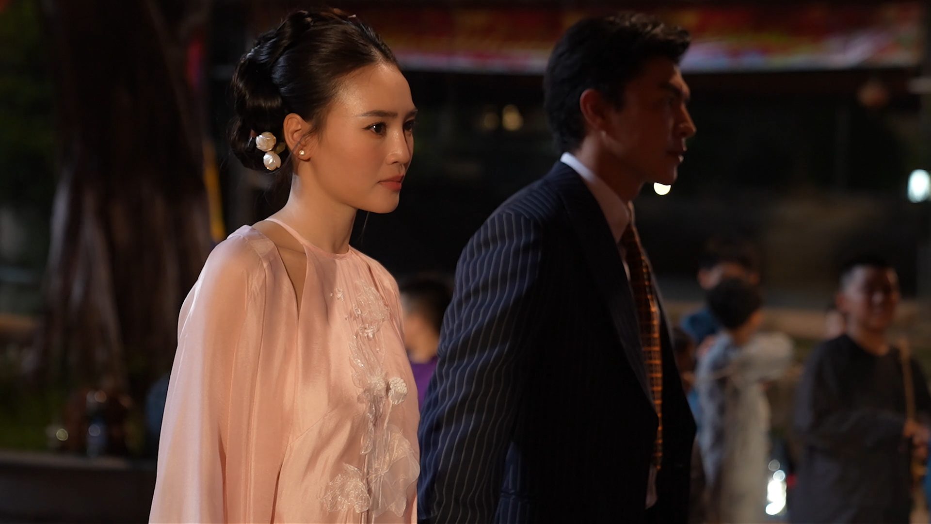 越南電影《姐姐妹妹3》發佈第四集幕後花絮,聚焦人物關係 · 報道配圖