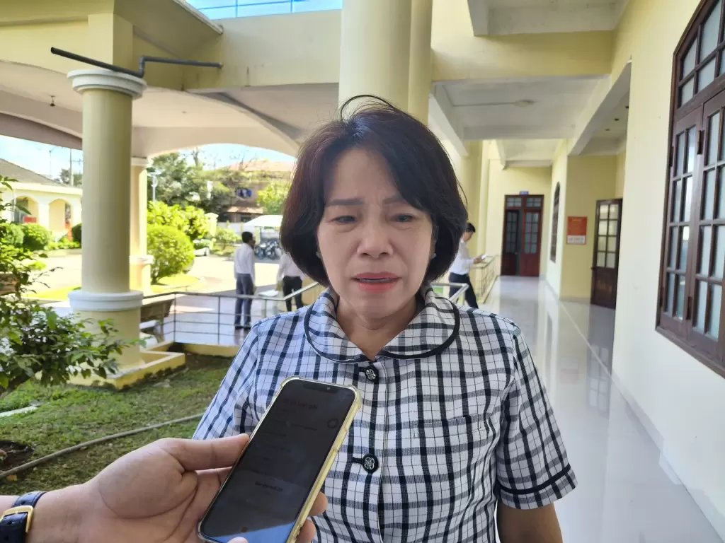 兴安省籍女儿哽咽讲述数十年来寻找在岘港牺牲的烈士父亲