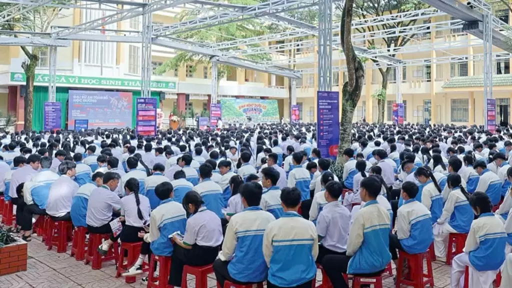 林同省启动未成年人网络安全宣传活动,覆盖四所学校约五千人 · 报道配图