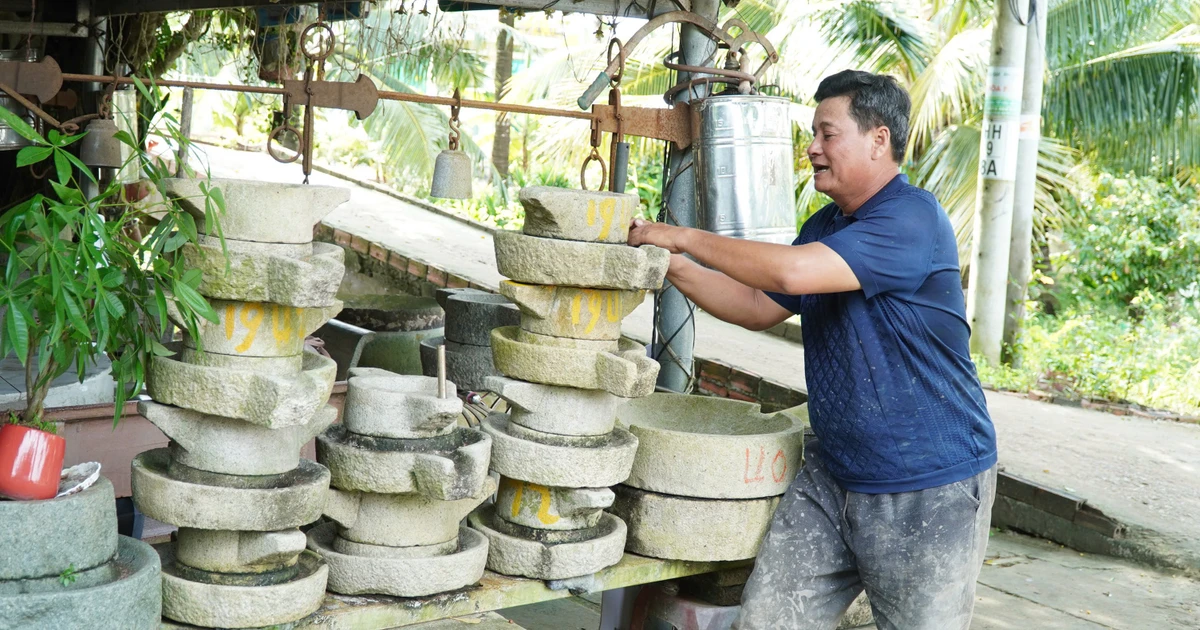 越南金甌省農民近十年收藏數百件石磨農具