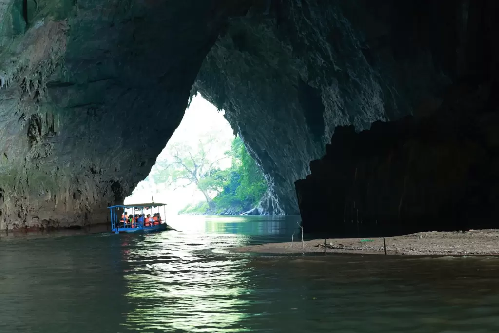文化体育旅游部副部长黄道刚实地考察三海湖 - 图3