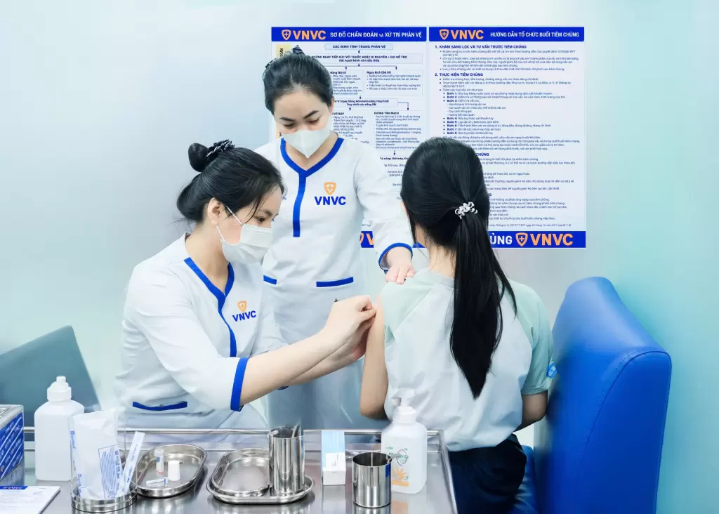 胡志明市脑膜炎球菌病例群后疫苗接种量增三至八倍 · 报道配图