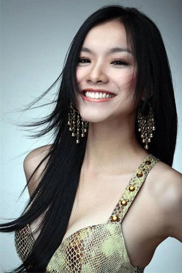 阮垂琳回顾:越南首位环球小姐选美冠军的演艺与选美经历 · 报道配图