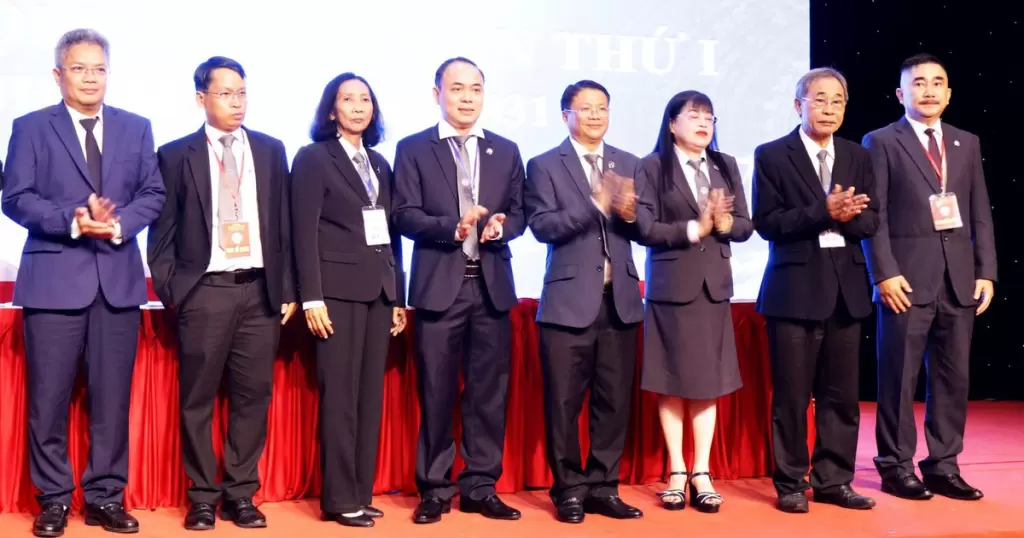 芹苴市律师团合并后首次代表大会选出新一届执委会