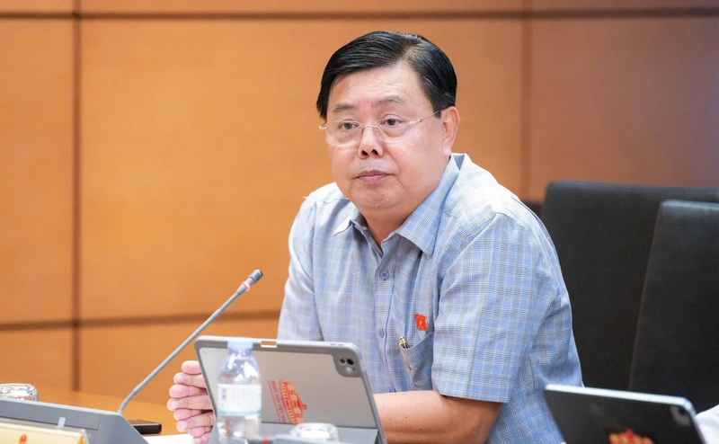 越南國會討論學校合併 內政部長稱“超級學校”管理或超負荷 · 報道配圖
