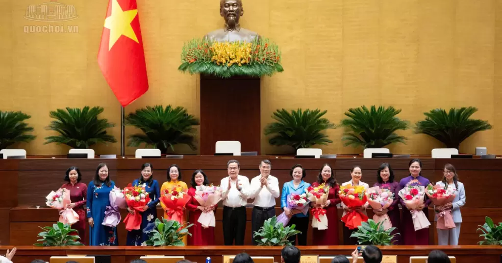 越南国会主席与总理会见女国会代表，肯定其立法监督作用