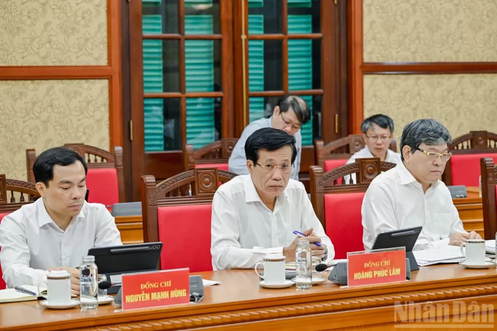 胡志明国家政治学院领导出席会议