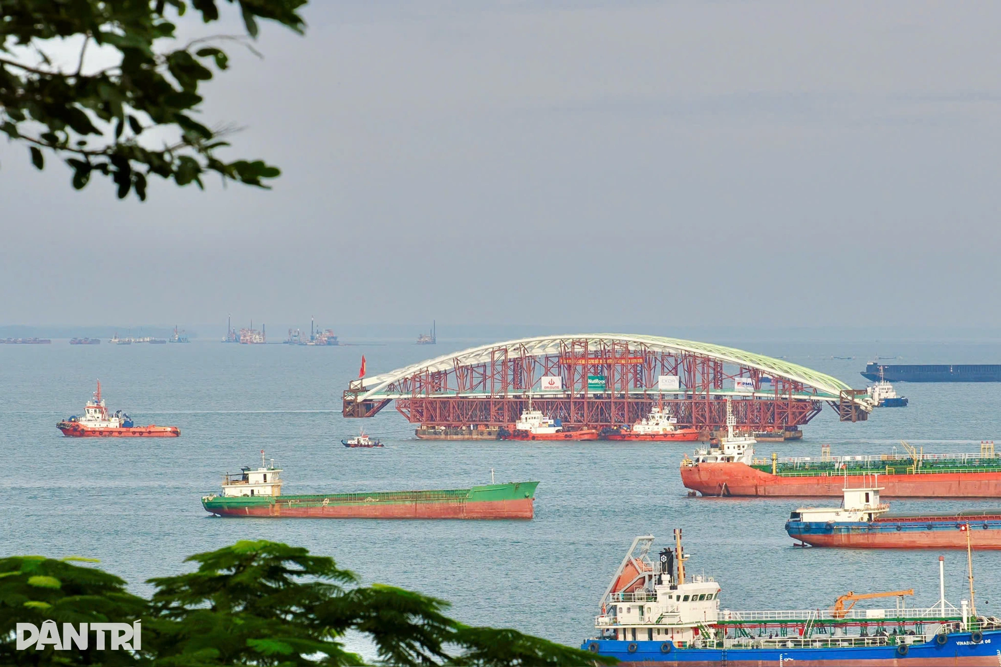 3400吨步行桥跨经海路运往胡志明市中心 - 5