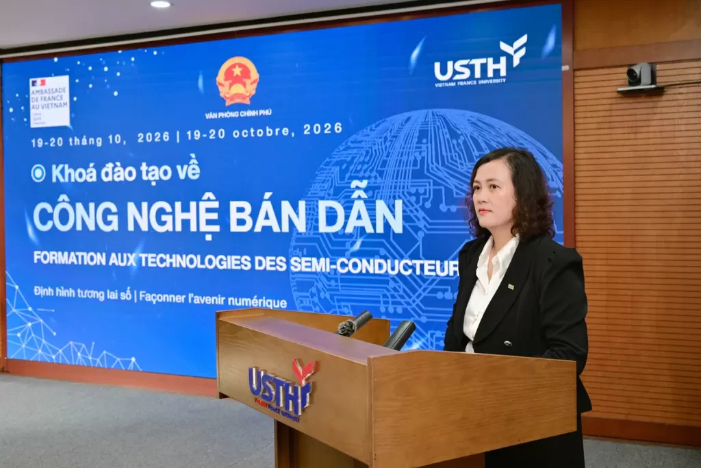越南与法国在河内联合举办半导体技术培训班 · 报道配图