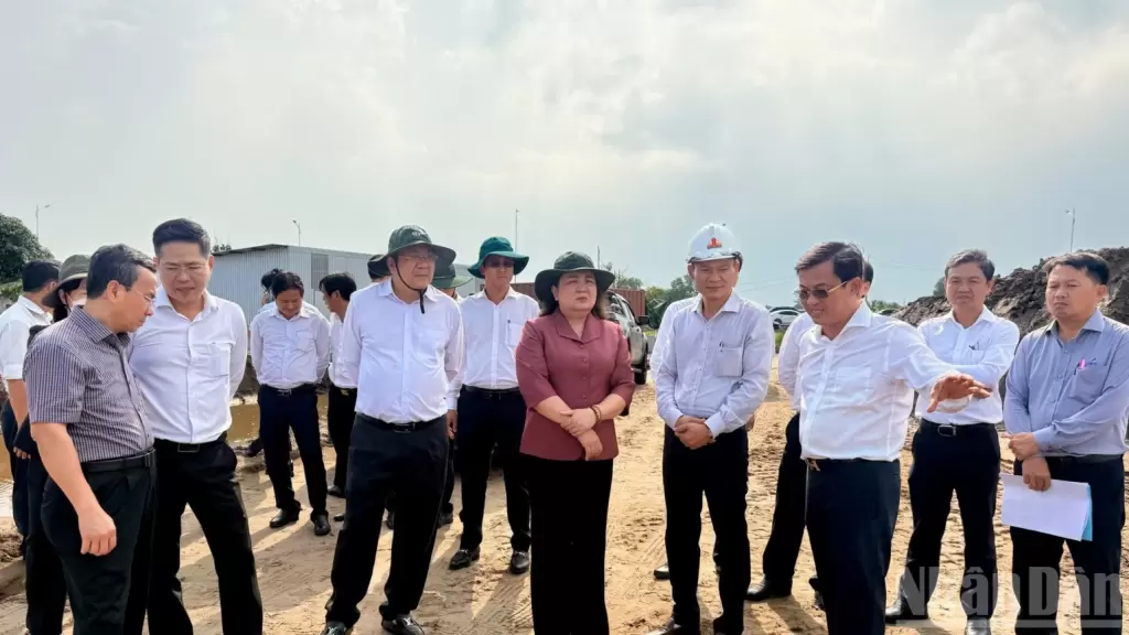 西宁省以征地攻坚检验干部学习胡志明与廉洁党建成效 · 报道配图