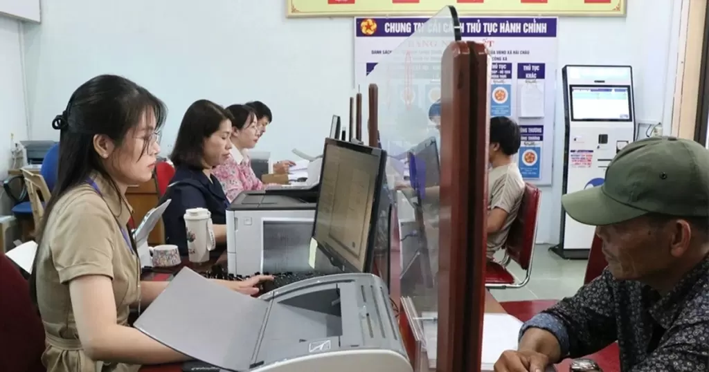 越南国会代表建议审议乡级综合服务中心人员待遇