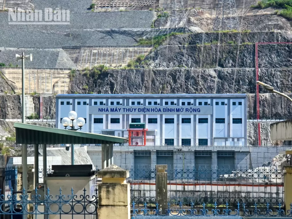 法国部长考察和平省AFD项目，涉水电与城市防洪 · 报道配图