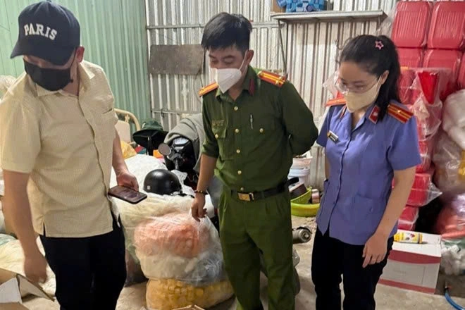 林同省检查一处场所 发现涉嫌制售假农药行为 · 报道配图
