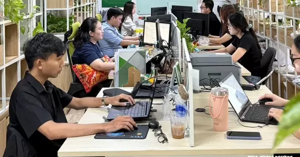 胡志明市劳动者称AI缩短工时后仍须坐满8小时 · 报道配图