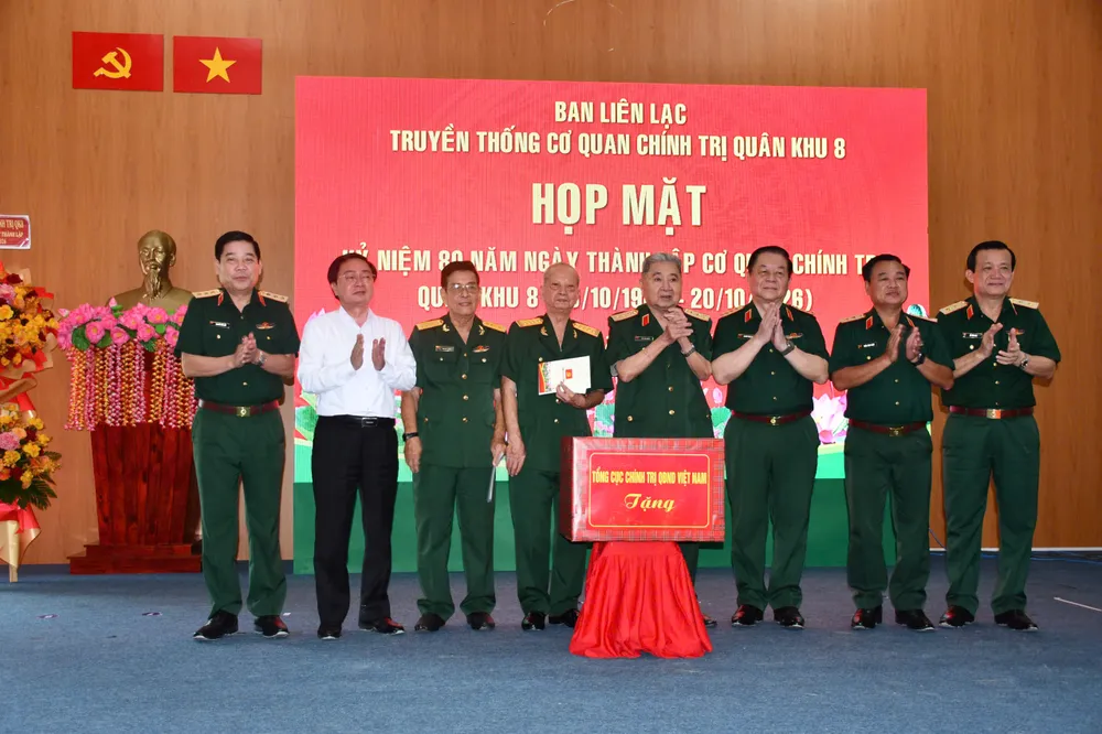 越南军方在西宁省发放援助并移交24间情义房 · 报道配图