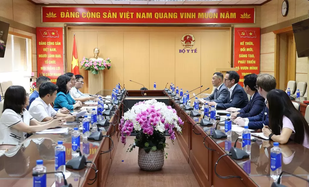 卫生部长陶红兰会见并与DKSH集团总裁兼首席执行官会谈