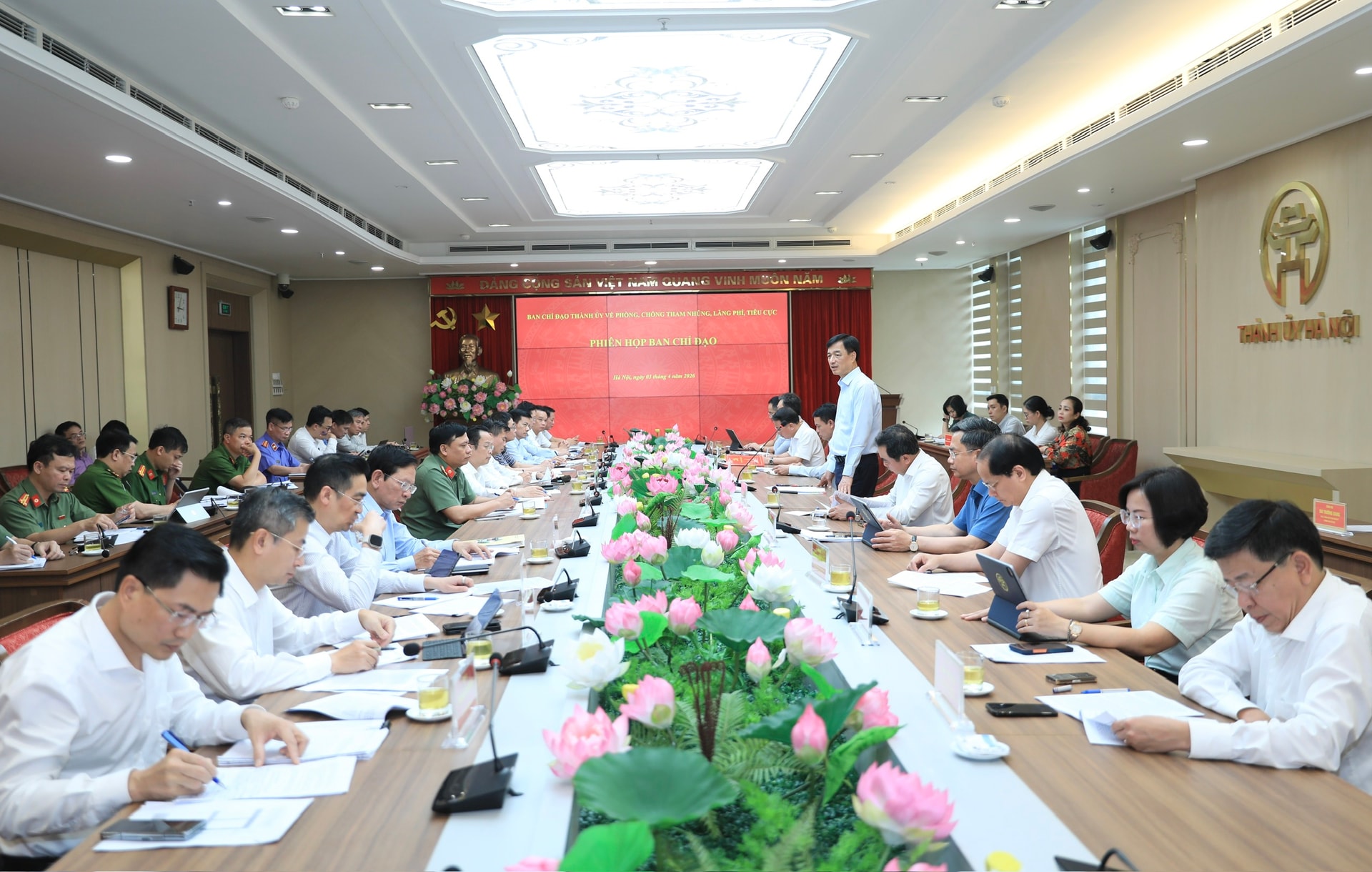 河內市委書記要求嚴密監督正在實施的大型項目以防腐敗
