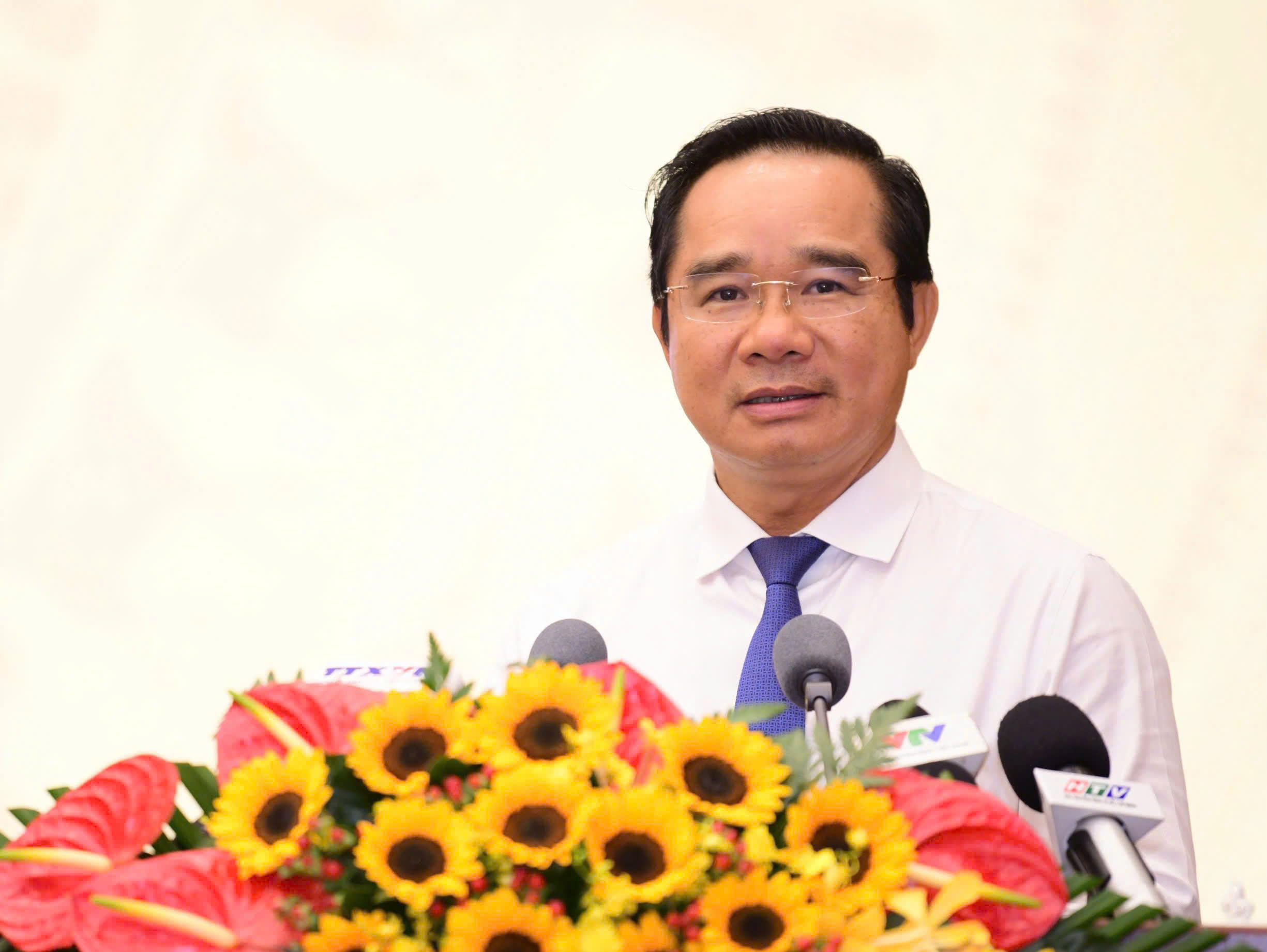 今天上午3月30日，選舉胡志明市人民議會和人民委員會主席及副主席