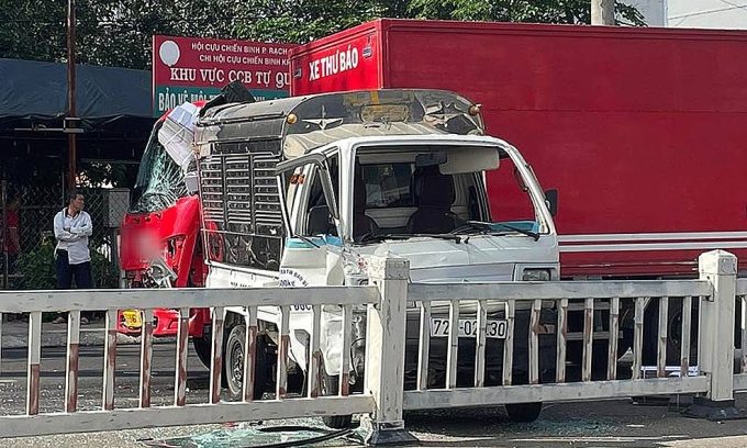三車連環相撞,頭頓市入口處交通擁堵
