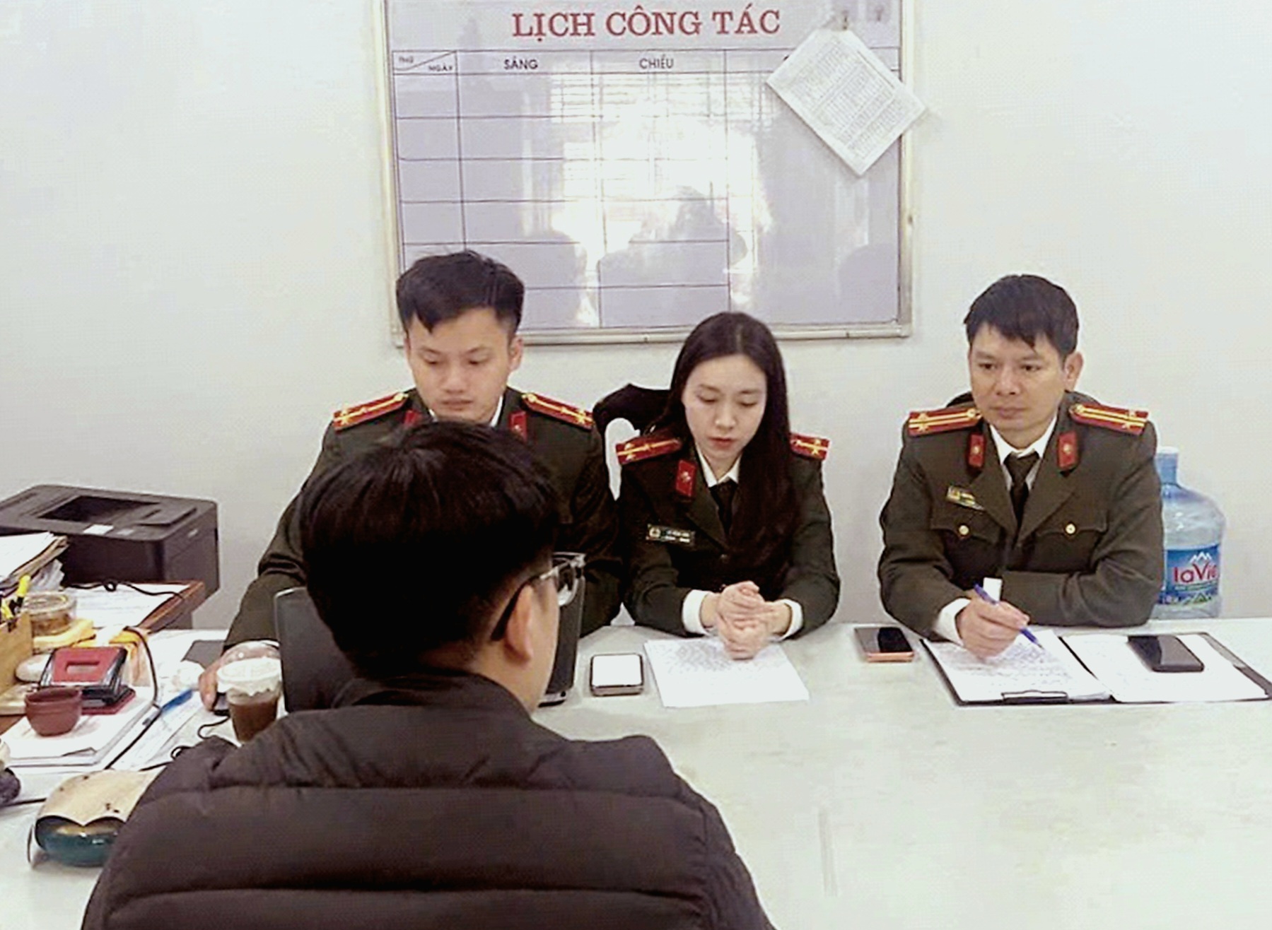 提議對網絡社群管理員進行身份認證：加強責任管理的必要規定
