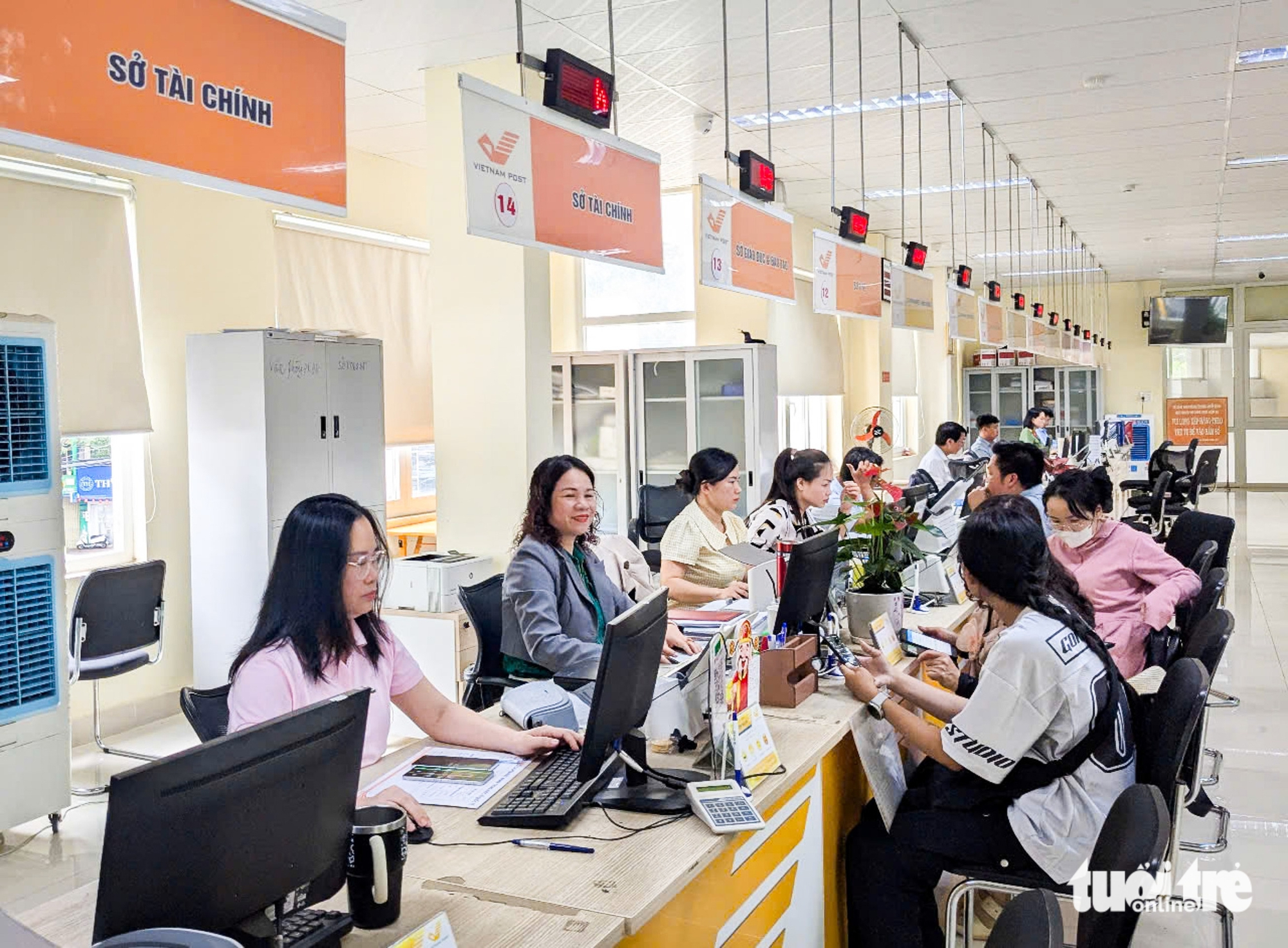 近2000名嘉莱省干部、公务员、职员前往平定省工作将获得何种支持？