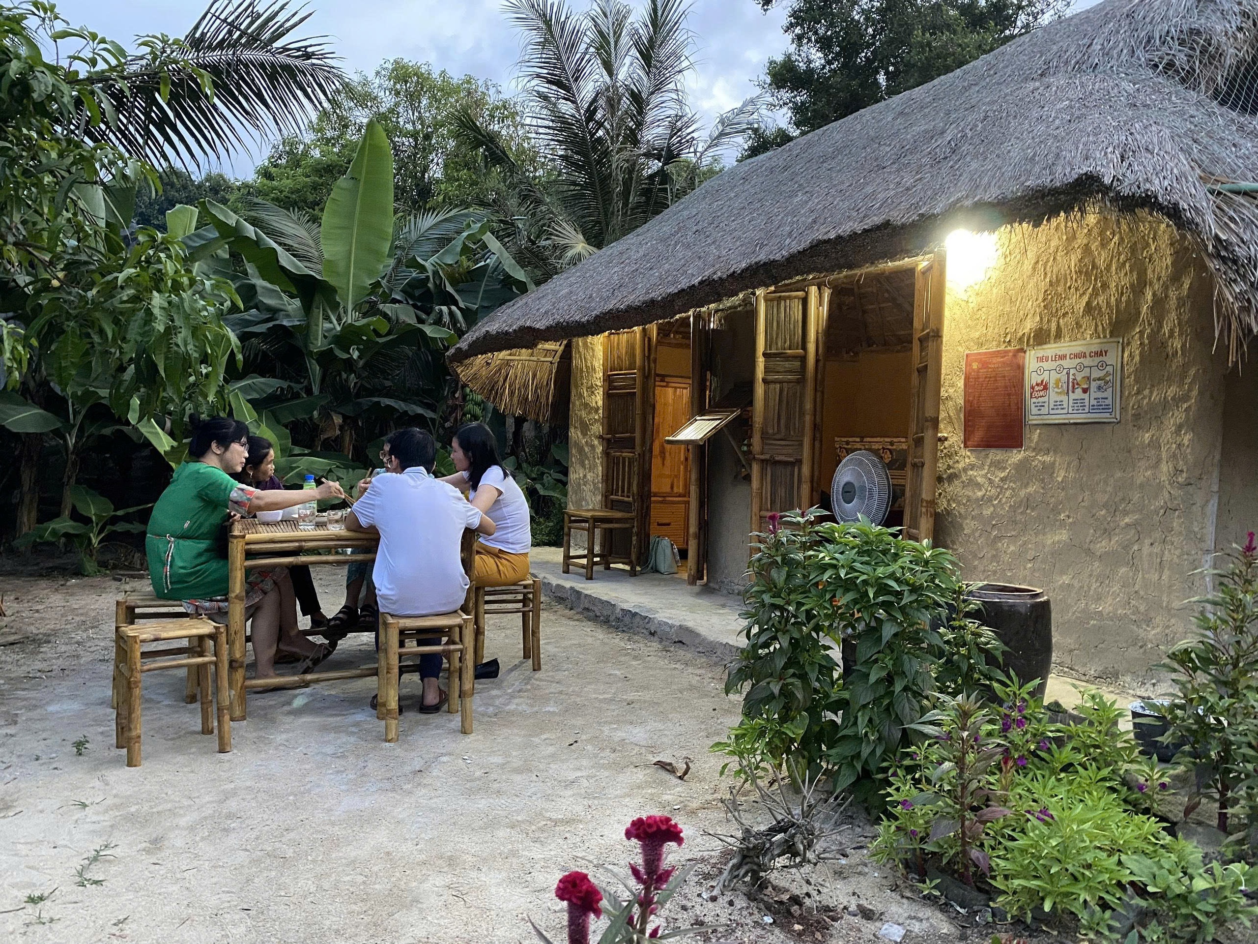 草屋土牆在戈科村,喚起往昔記憶