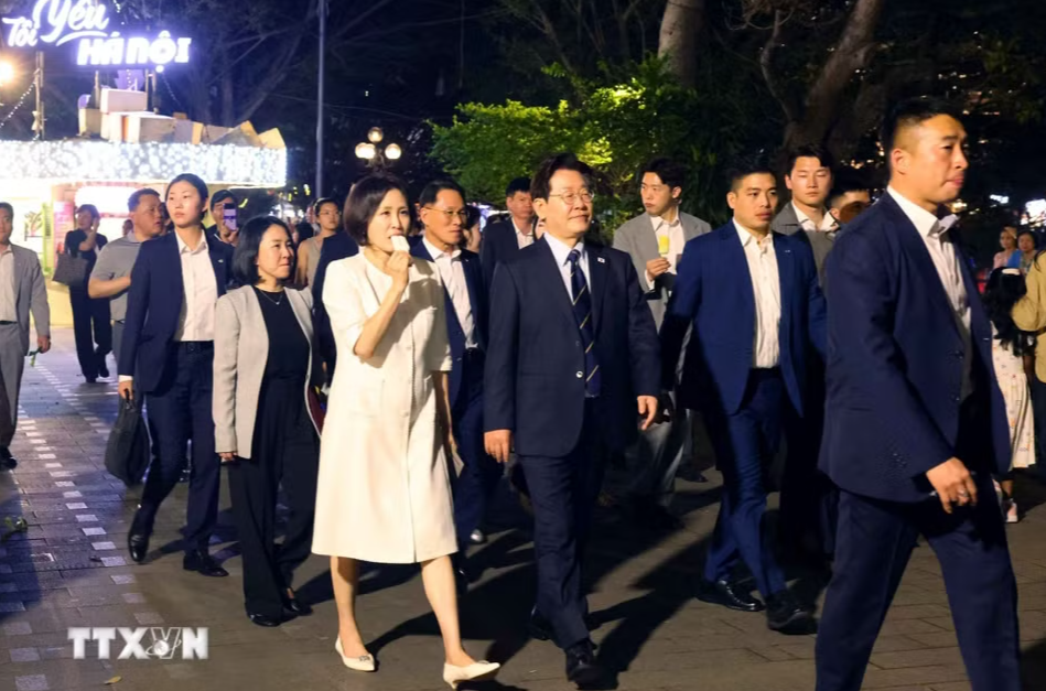 韓國總統與夫人遊覽還劍湖