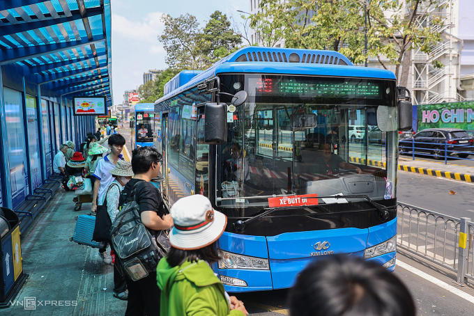 專家:'免公交車票不足以吸引民眾放棄摩托車'