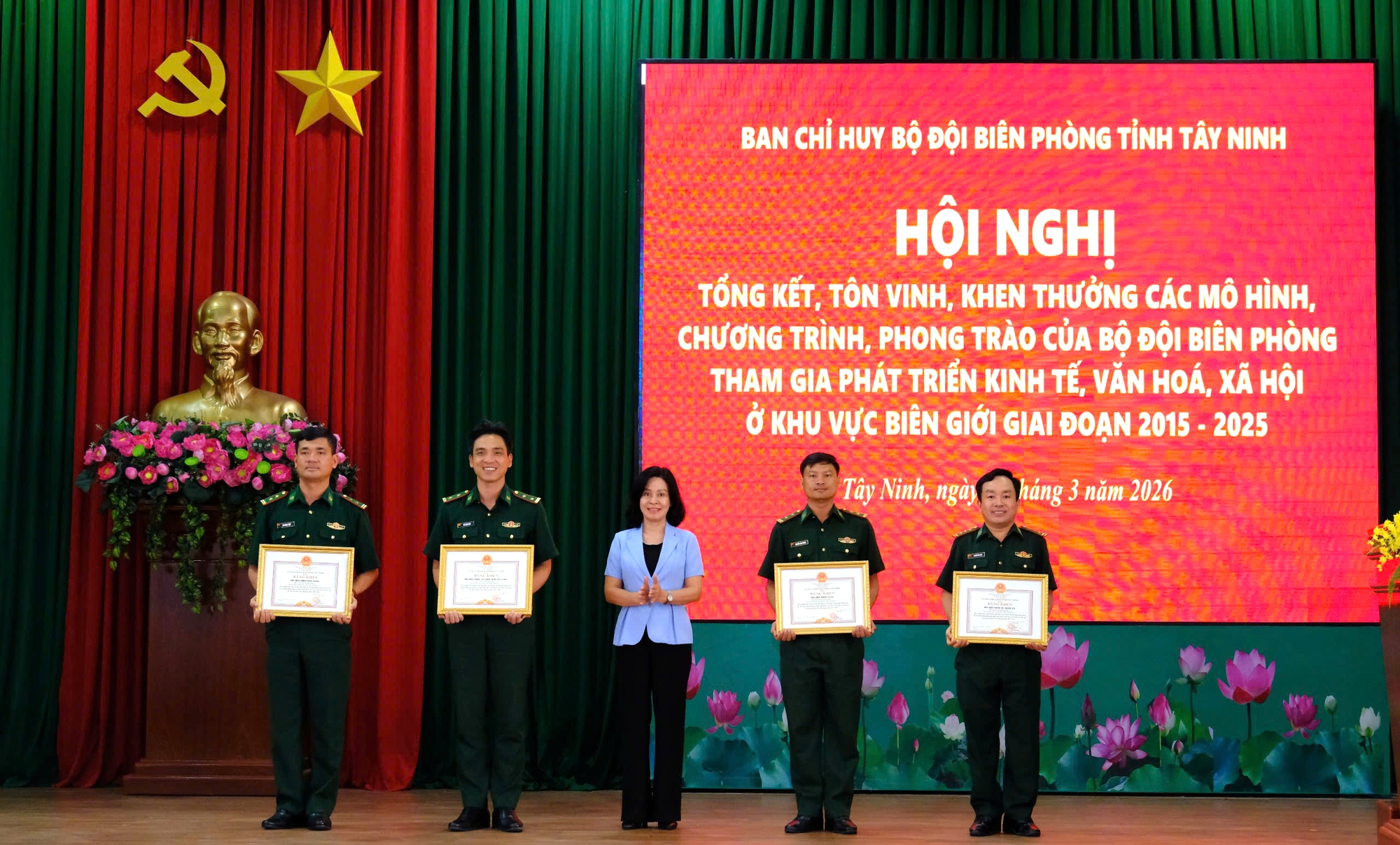 西寧邊防部隊掃盲,為近3000名邊境學生提供食宿教育