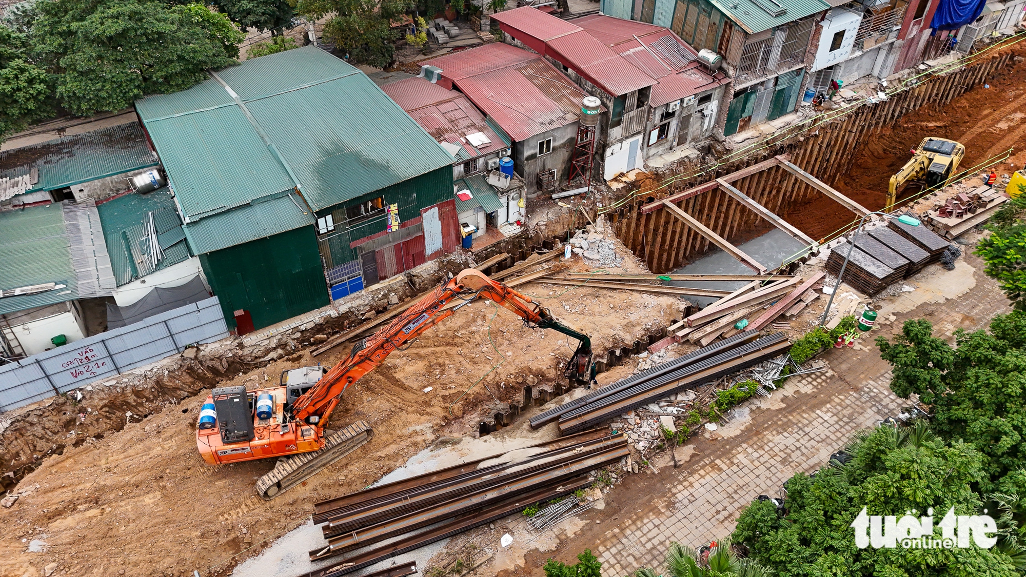 河內市在鄧文思、陳功、黎筍等街道設置路障進行防洪項目