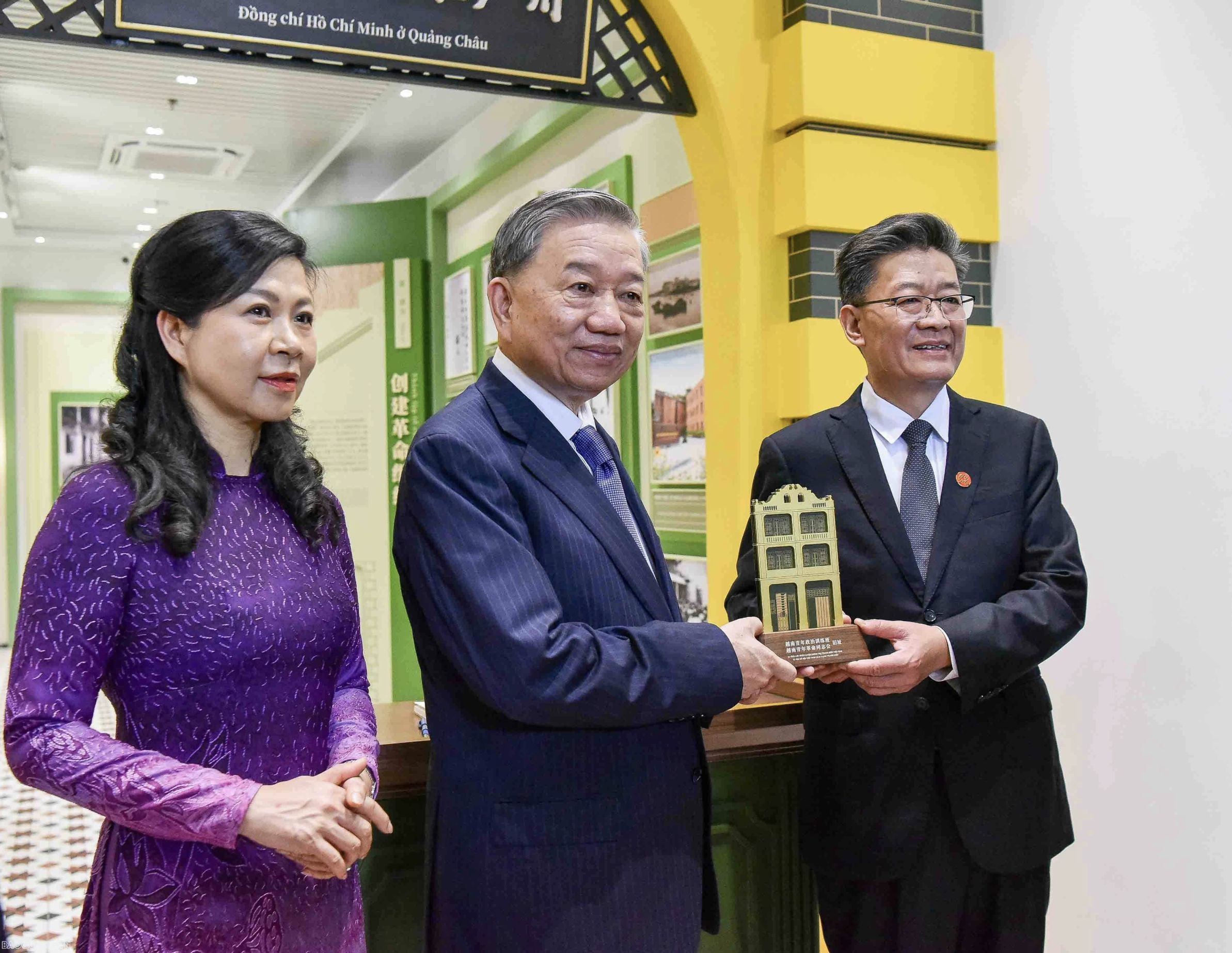 在新發展階段提升越南與中國戰略互聯水平