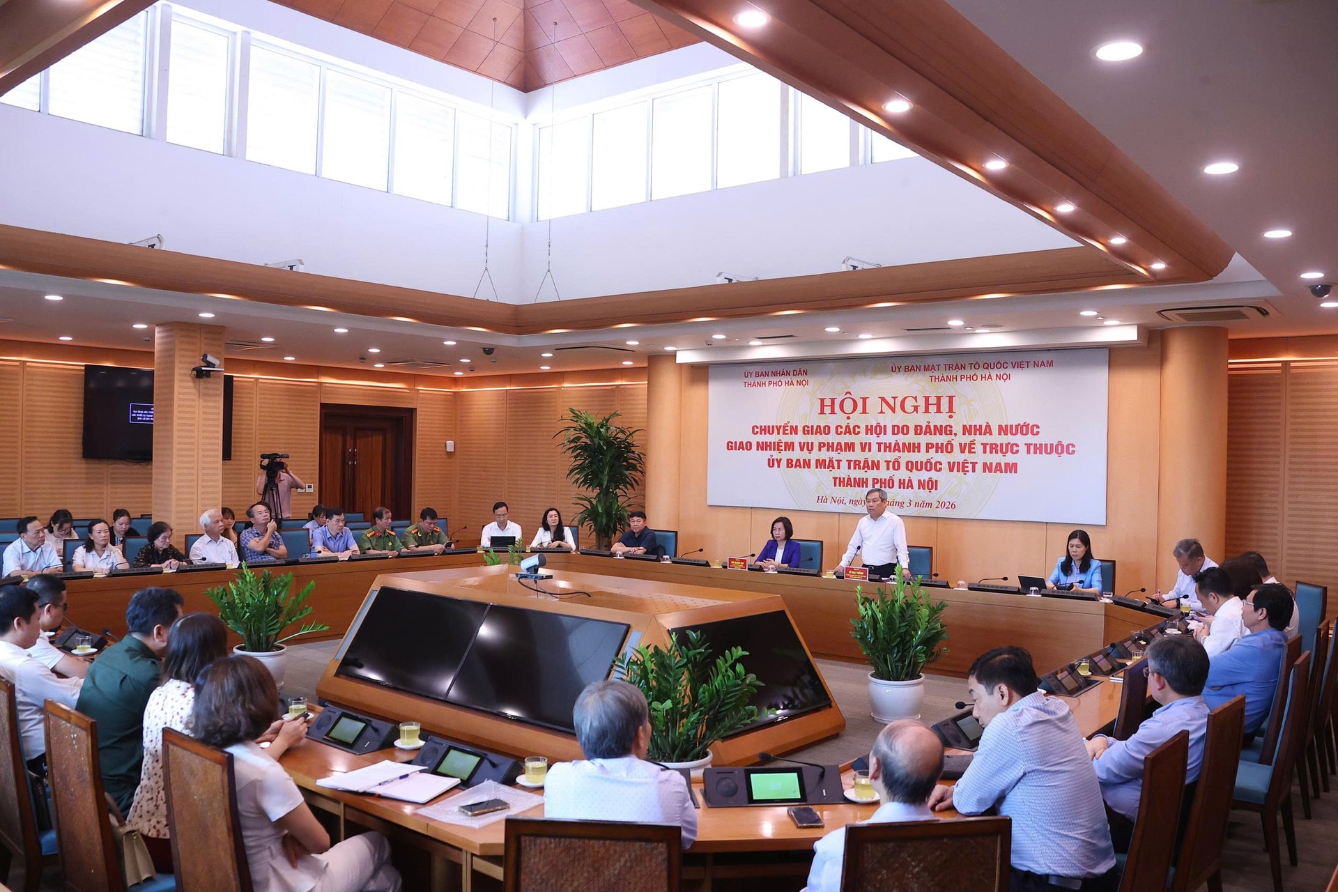 河內市將18個由黨和國家交辦任務的協會移交越南祖國陣線河內市委員會管理