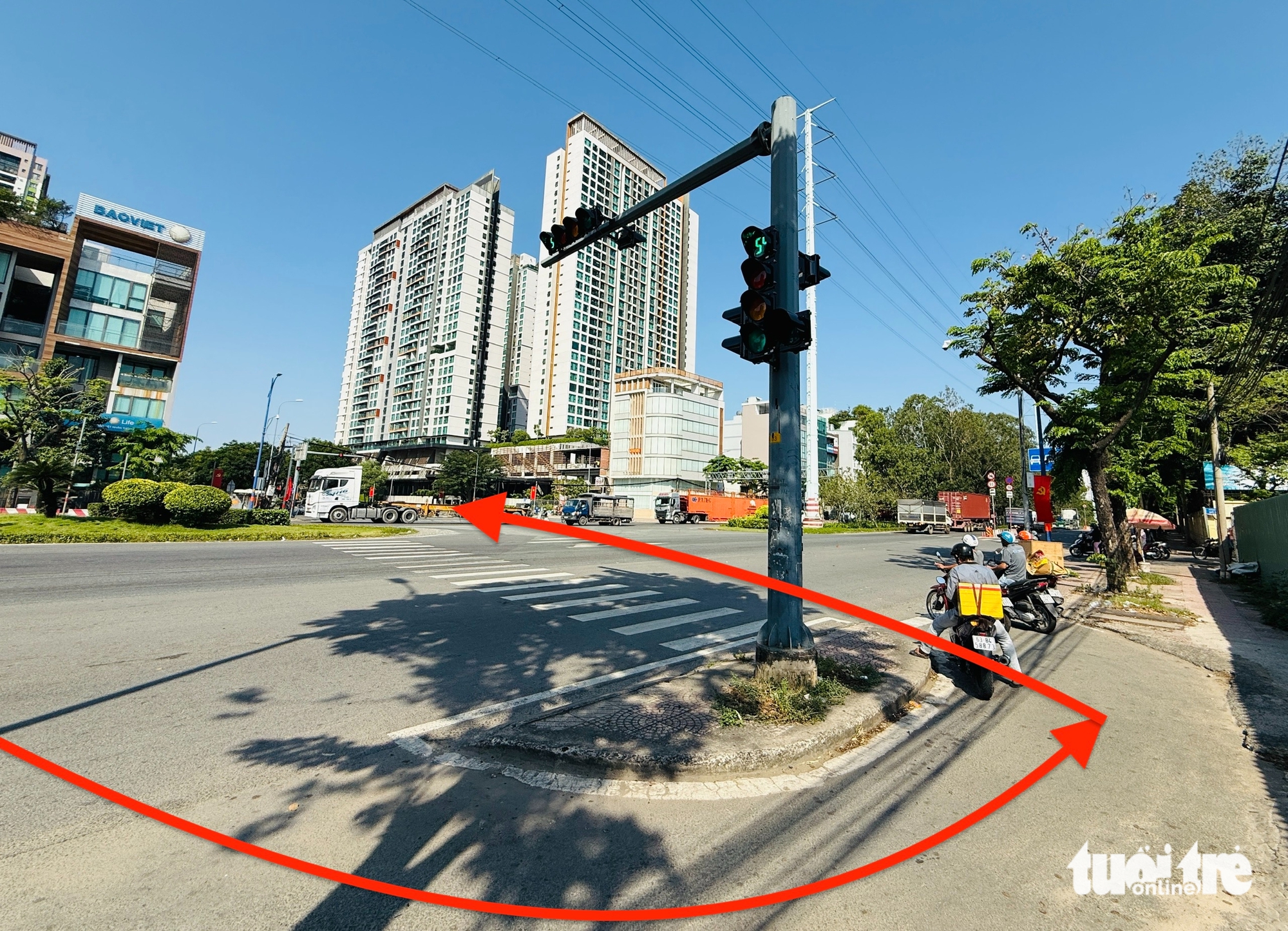 同文貢路禁止摩托車左轉過馬路和掉頭,民眾應如何正確行駛?