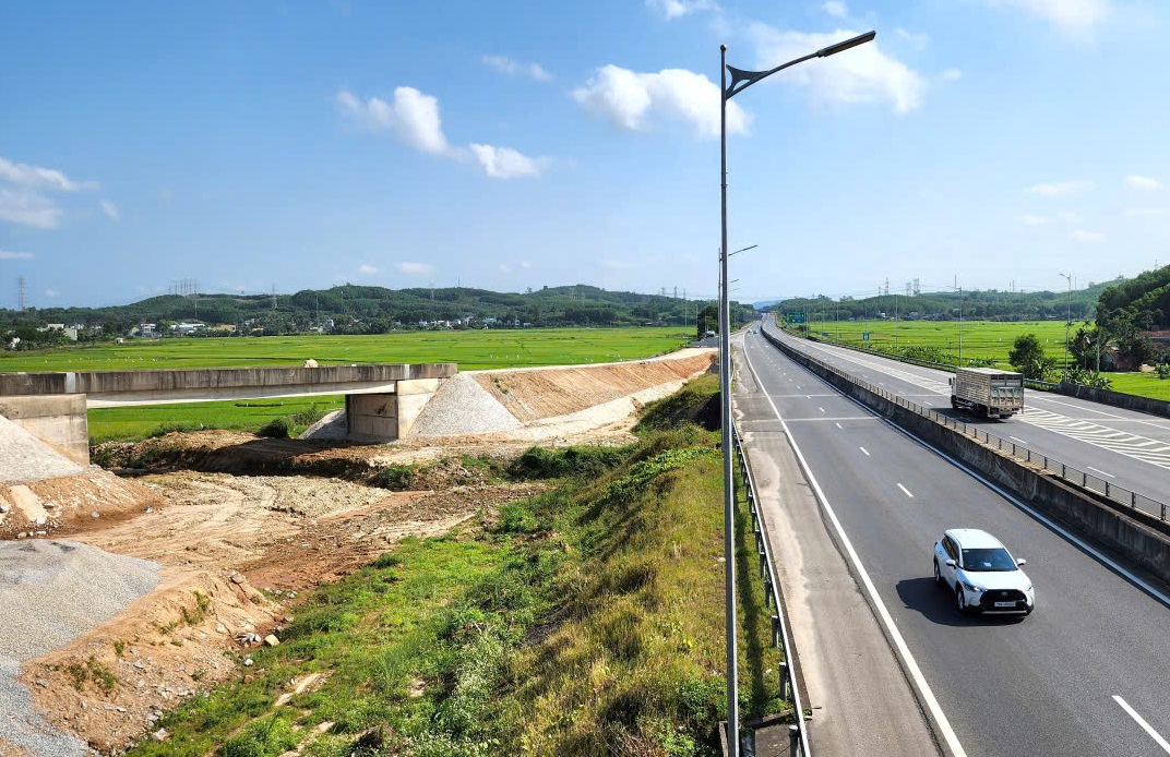 岘港-广义高速公路连接云屯经济区的立交何时完工?