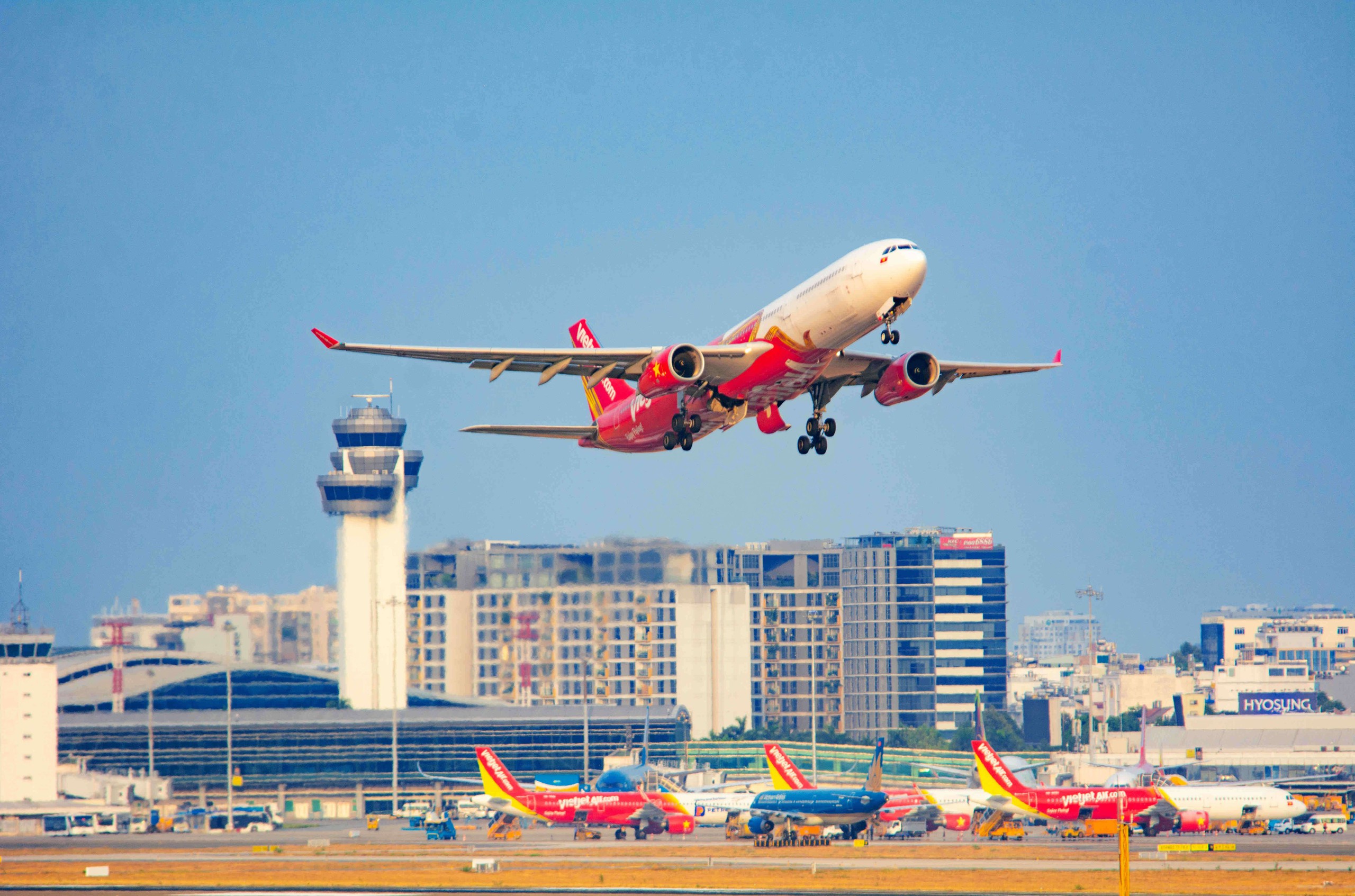 航空與旅遊業以多種新方式應對燃料風暴
