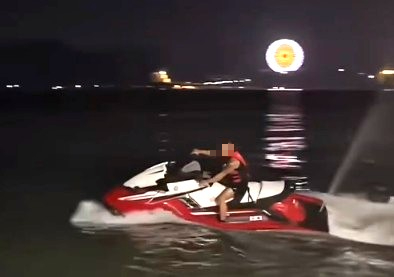 芽庄公共海滩水上摩托车飙车 TikToker 被处罚