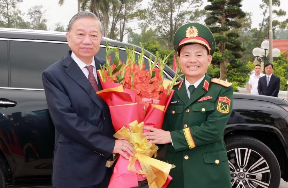 總書記、國家主席出席第三軍區榮獲人民武裝力量英雄稱號授予儀式