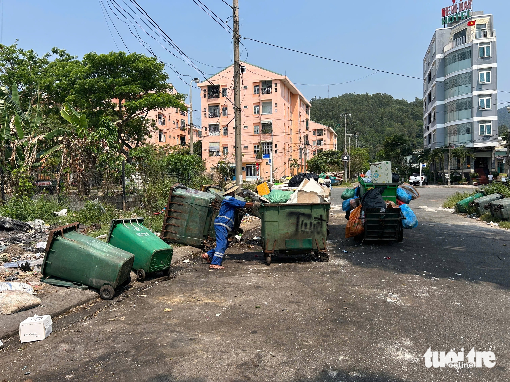 山茶區海岸垃圾遍地