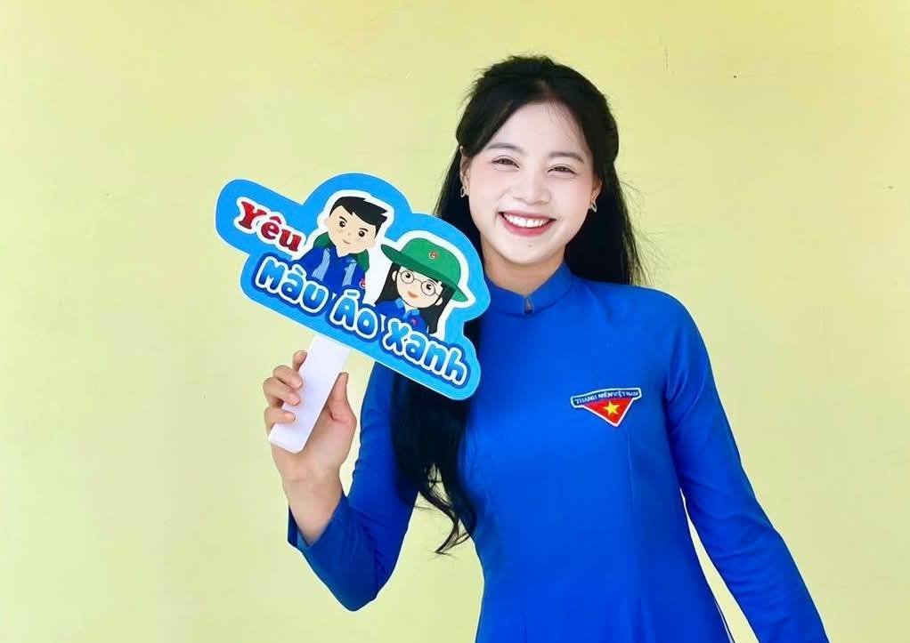 少数民族女教师翻山越岭教书,成为国会议员