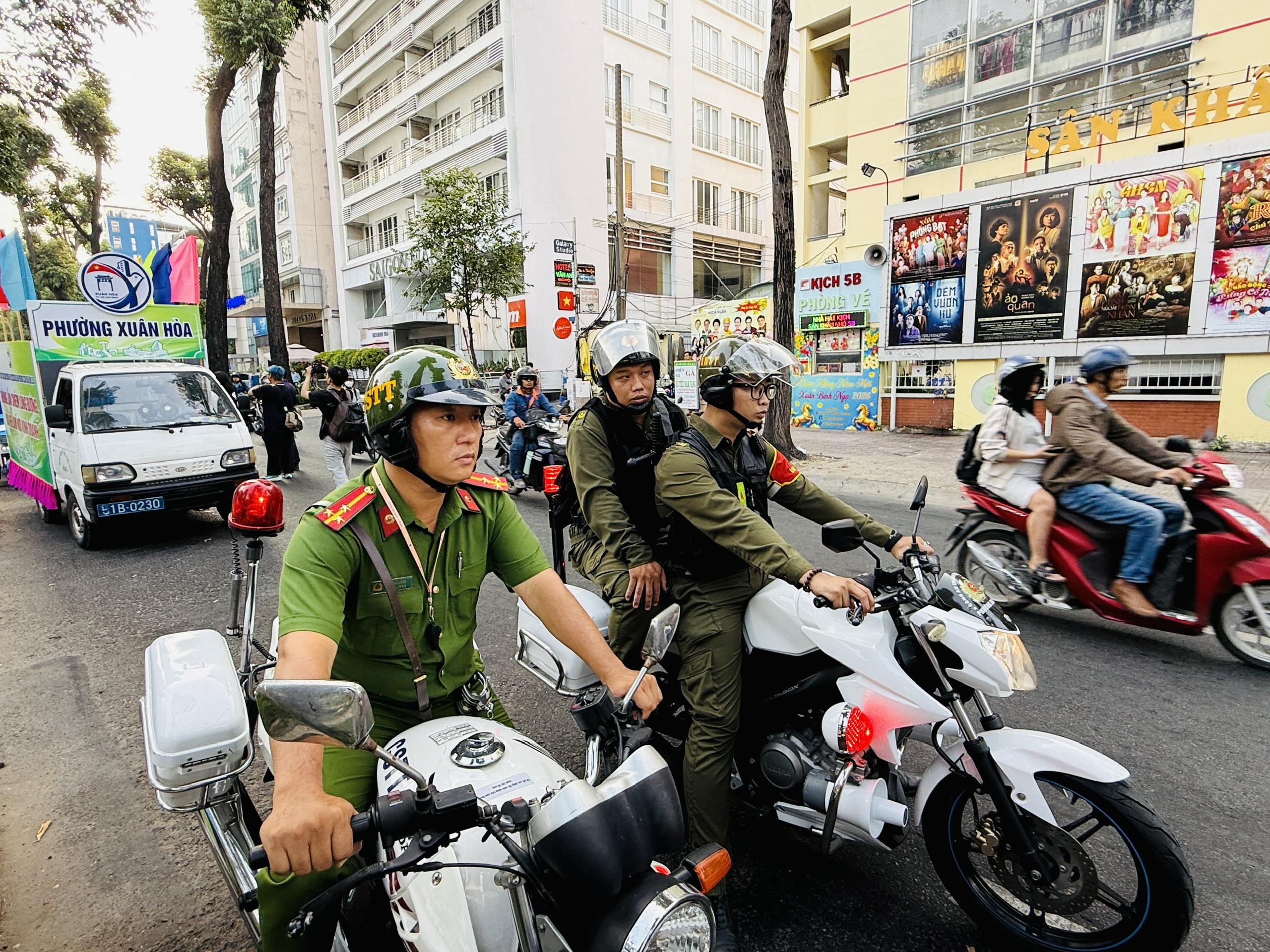 胡志明市多個坊區開展城市整頓和環境清潔行動