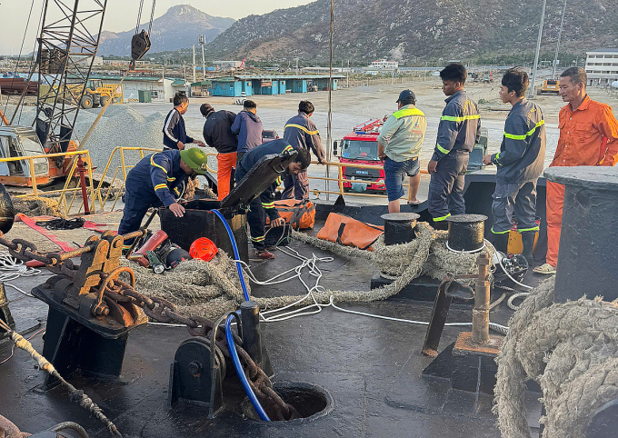 金甌海域貨船底艙三人死亡