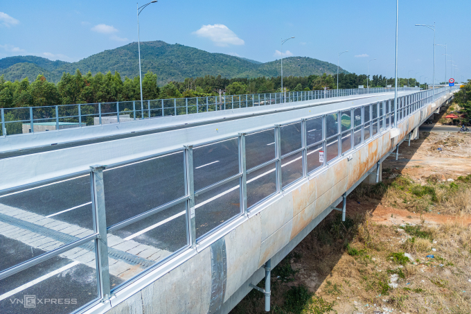 邊和-頭頓高速公路沿線修建近6公里隔音牆